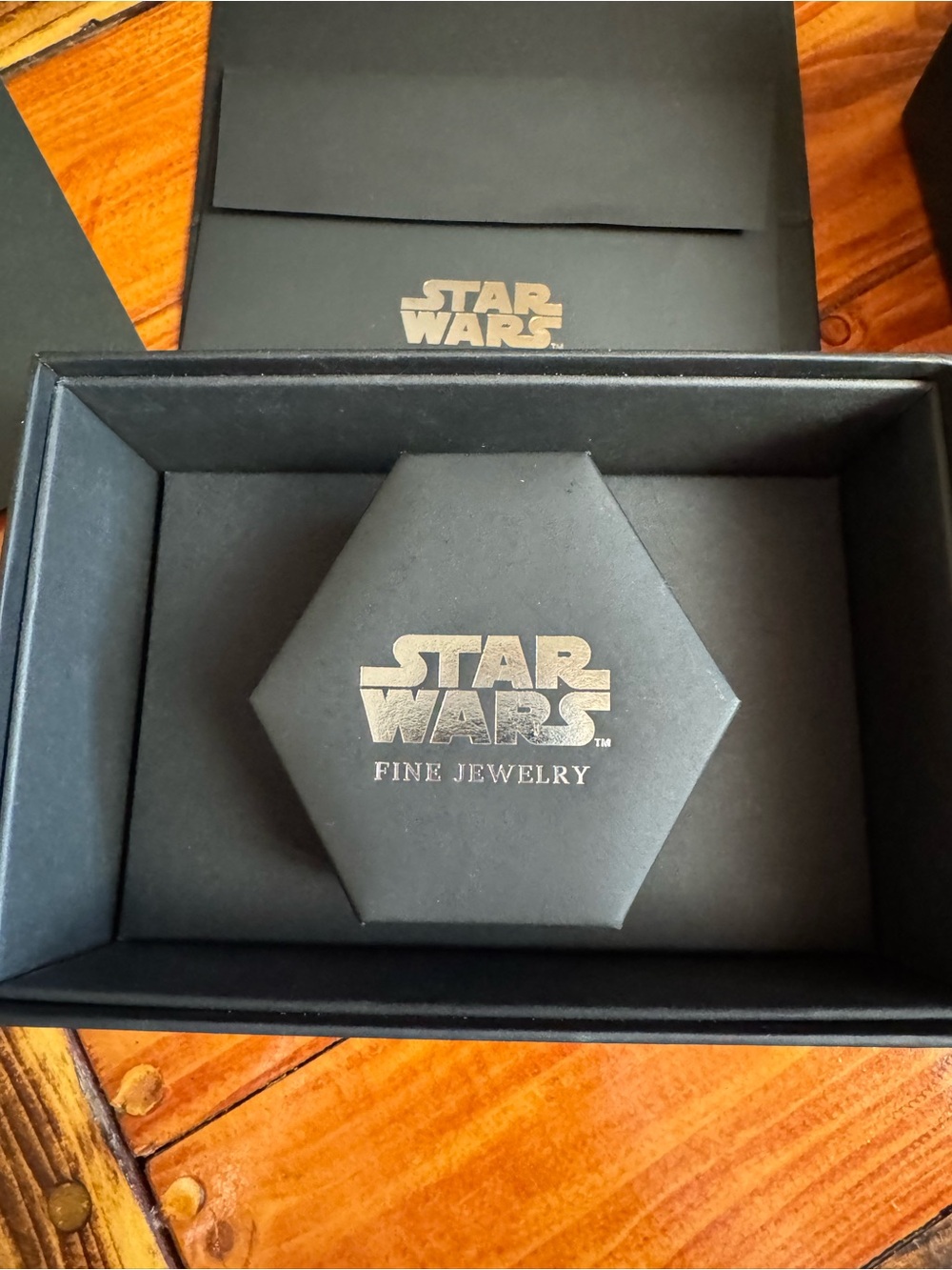 Ahsoka Tano Star Wars Fine Jewelry Sterling Silver Diamond Necklace - Picture 4 of 5